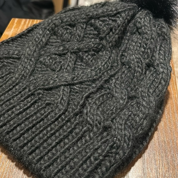 FOREVER 21 NWOT Black Cable Knit Pom Pom Beanie - Picture 5 of 7